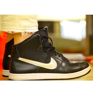 Nike Air Force 1 Light High Top Sneakers in Black & Champagne Metallic